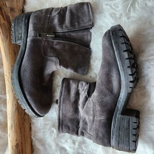 Khrio nubuck lug bottom ankle boots gray brown